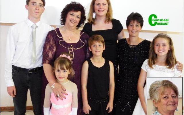 Annelie Botha se puik sangspan tydens â€˜n sangmiddag in die AGS-gemeente. Voor vlnr Daneke Nepgen, DanÃ© Swarts en Lisa-Marie van Wyk. Agter vlnr Jordan Linehan, Annelie Botha (organiseerder), Sanja Lutzeyer en Elani Swarts. Inlas: Pastoor Beryll Coetzer.