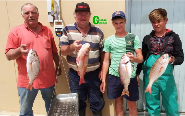 Die Birkenhead Boothengelklub se â€˜onverwagseâ€™ 2016 kampioene, het met die eerste kompetisie vir 2017 weer as wenners uit die stryd getree.  Vlnr Danie Fourie, Ben Uys (skipper), JP Uys en Hennie Groenewald. 