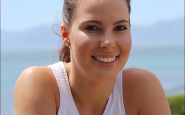 Michelle kuier by haar ma, Monica Hayes â€“ Gansbaai Courant se welbekende uitlegkunstenaar en advertensiebestuurder â€“ tot vroeg in Januarie.