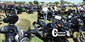 â€˜n See van motorfietse, meer as agt honderd, in Stanford waar die â€˜Toy Runâ€™ ten einde geloop het. 