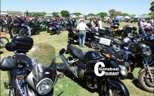 â€˜n See van motorfietse, meer as agt honderd, in Stanford waar die â€˜Toy Runâ€™ ten einde geloop het. 