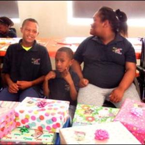 â€œNou kan ons nie meer langer wag om ons geskenkpakkies oop te maak nie.â€ â€“ die afwagtende gesiggies van Elim Tehuis vir Gestremdes in Gansbaai.