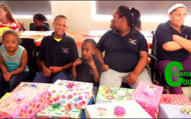 â€œNou kan ons nie meer langer wag om ons geskenkpakkies oop te maak nie.â€ â€“ die afwagtende gesiggies van Elim Tehuis vir Gestremdes in Gansbaai.