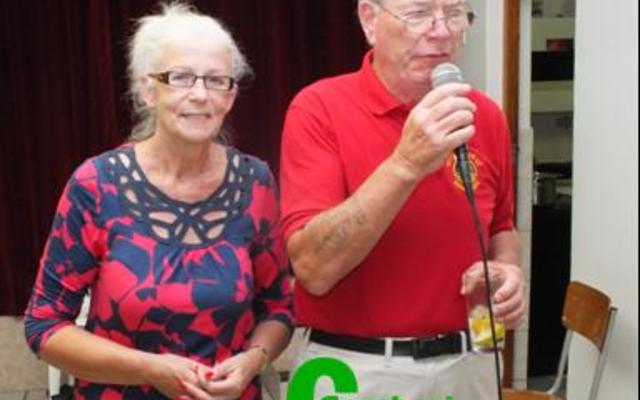 Jack Doyle en sy eggenote, Anita van Engeland wat vele liefdadigheidsprojekte in Blompark en Masakhane al laat realiseer het met fondse wat hy deurentyd in Engeland insamel.