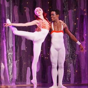 Alice le Roux in haar titelrol as â€œTitaniaâ€ in â€œA Midsummer Nightâ€™s Dreamâ€, gekoreografeer deur Mark Hawkins.