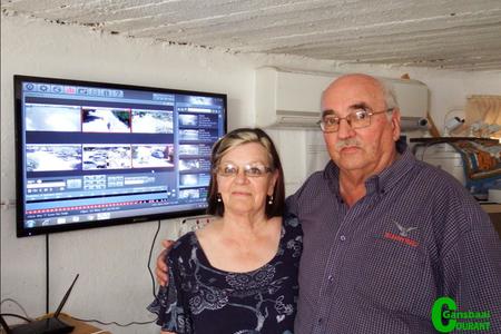 Die op en wakker egpaar, Paul en Doreen Venter, wat Uilkraal Buurtwag in Uilenkraalsmond Vakansie-oord met â€˜n â€œsekuriteitsâ€-hand beheer, in samewerking met hulle sowat 20 aktiewe lede.