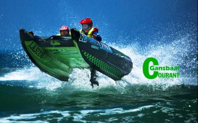 Die jaarlikse Trans Agulhas Rubberboot Wedren word as die taaiste rubberboot uitdaagwedren ter wÃªreld beskou. Â Die moordende 700km seeroete het Woensdag, 28 Desember 2016 te Plettenbergbaai begin en strek oor 5 dae op see. Â Die renjaers het in Mosselbaai, Stilbaai, Struisbaai en Uilenkraalsmond vir die opteken van tye aangedoen. Hulle aankoms te Uilenkraalsmond op Oujaarsdag, het weer eens honderde toeskouers gelok.Â Foto: Robert Johnson