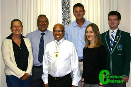 Trotse  teenwoordiges  tydens  die  bekendmaking  van  HoÃ«rskool Hermanus se matriekuitslae. Vlnr Wendy Colyn (Hoof: Kring 3), Bertam Loriston  (Direkteur van die Overberg Onderwysdistrik), Raadsheer Rudolph  Smith (Uitvoerende Burgemeester: Overstrand), Greg Hassenkamp (Hoof: HoÃ«rskool Hermanus, Elsa Strydom (Conrad Strydom se ma) en Conrad Strydom (2016 se Top Matrikulant in die land).