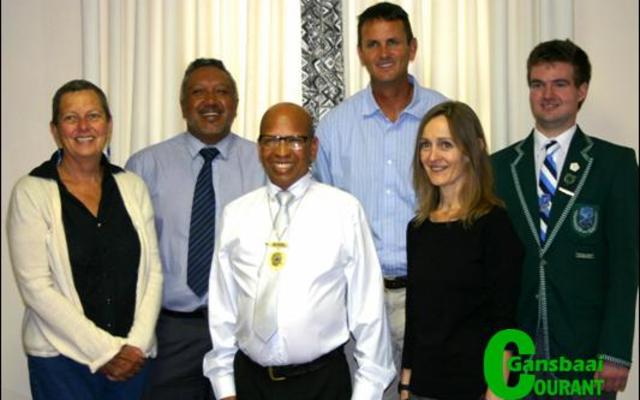 Trotse  teenwoordiges  tydens  die  bekendmaking  van  HoÃ«rskool Hermanus se matriekuitslae. Vlnr Wendy Colyn (Hoof: Kring 3), Bertam Loriston  (Direkteur van die Overberg Onderwysdistrik), Raadsheer Rudolph  Smith (Uitvoerende Burgemeester: Overstrand), Greg Hassenkamp (Hoof: HoÃ«rskool Hermanus, Elsa Strydom (Conrad Strydom se ma) en Conrad Strydom (2016 se Top Matrikulant in die land).