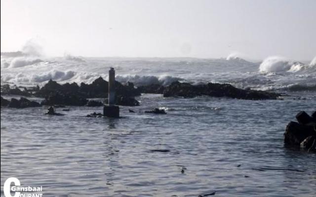 Dis nie moeilik om Kleinbaaihawe binne te vaar nie, maar ook nie altyd van die eenvoudigste nie  --  met so â€˜n see, bly liewer weg!