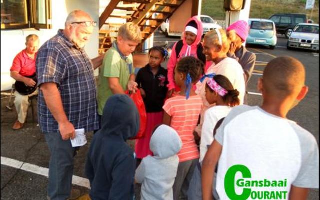 Die kinders wat die Vissermans Verootmoedigingsdiens bygewoon het, is soos die gebruik is, elk met â€˜n 'LolliPop' deur past Frikkie Zeelie bederf.