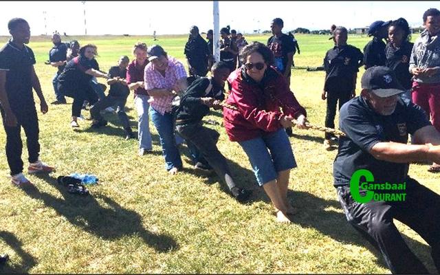 Toutrek so al steunende en kreunende was nog â€˜n item tydens Gansbaai Academia se inlywing van hul 2017 graad 8â€™s.