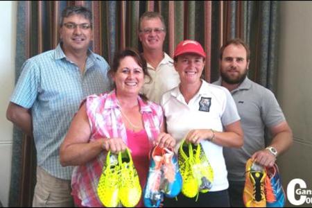  Voor vlnr Annmari Burger en Shereen van der Merwe. Agter vlnr Eddie Labuschagne, Louis Kriel en Christie Fourie met van die spykerskoene.