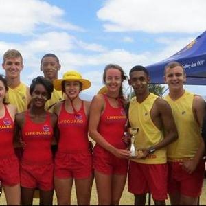 HoÃ«rskool Overberg (Ovies) in Caledon se Kleure-atletiekdag  wat Vrydag, 13 Januarie 2017 plaasgevind het se presteerders hier saam met hulle skoolhoof, Eddie Labuschagne regs. Die Geesbeker is deur die Rooispan gewen, maar die Blouspan het stof in die Geelspan se oÃ« gehardloop en wen met 1 412 punte teenoor die Rooispan se 1 382 punte.