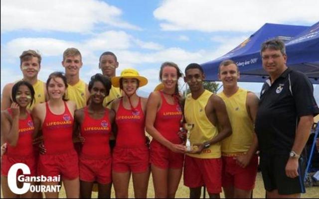 HoÃ«rskool Overberg (Ovies) in Caledon se Kleure-atletiekdag  wat Vrydag, 13 Januarie 2017 plaasgevind het se presteerders hier saam met hulle skoolhoof, Eddie Labuschagne regs. Die Geesbeker is deur die Rooispan gewen, maar die Blouspan het stof in die Geelspan se oÃ« gehardloop en wen met 1 412 punte teenoor die Rooispan se 1 382 punte.