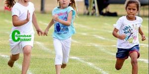 Hierdie drie Gr Râ€™e hardloop so al wat hulle kan.Van links: Celine Vollenhoven, Surita Viljoen en Tiana Gumbrill. 