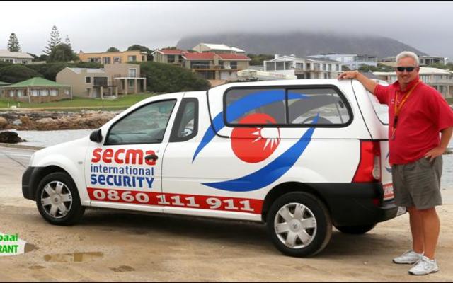 Bryan Chambers van Secma Security wat nog â€˜n reaksie-voertuig by hulle vloot gevoeg het om die Kleinbaai-omgewing te diens.  