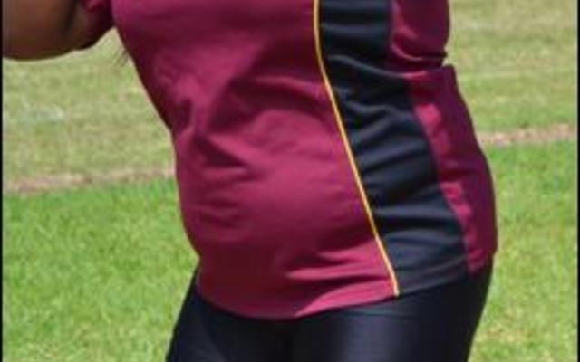 Dogters o/15 van die Sharkies se GaCodi Valentine is hier in aksie met die gewigstoot-item, waarmee sy â€˜n rekordafstand van 7.48m behaal het. 