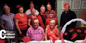 Johan en Elcine Hulme het op â€˜n Valentynsete vir vriende besluit. Hulle twee sit voor en agter vlnr is Dawie en Amanda le Roux, John en Marlene van Rooyen (agter mekaar), Seffie en Hettie Esterhuyse, Anita Botha en ds Dirk van Dyk. 