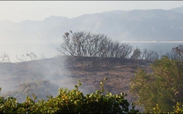 â€˜n Veldbrand wat langs die R43 aan Grootbos se kant uitgebreek het, is onverwags deur sterk wind oor die pad in De Kelders se rigting gewaai. Gansbaai Brandweer, â€˜n vliegtuig en â€˜n helikopter was vinnig op die toneel en kon met uitstekende werk daarin slaag om die brand te blus voordat dit tÃ© naby aan De Kelders kon kom. Die vermoede bestaan dat die brand moontlik begin is deur â€˜n bakkie wat â€˜n wiel verloor het.