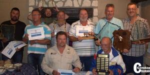 Overberg Kushengelklub se 2016 trofee-wenners: Voor vlnr Stephen Ashlin en Eric Coetzee. Agter vlnr Anthony Melly, Sian Toua, Arno van der Merwe, Oubaas Lesch, Frans Claassen, Eldo Marais (Kampioen) en Leibrandt van Niekerk. 