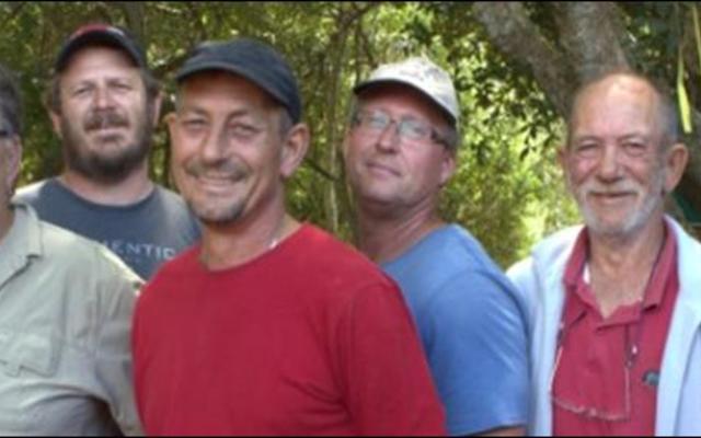 Die suksesvolle hengelaars van die dag tydens die kompetisie. Vlnr Gerrie van der Merwe, Arno van der Merwe, Johan van Romburgh, Sihan Toua, Eric Coetzee en Dawie Toua.