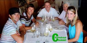 Die Johnson-gesin in gelukkiger dae â€“ van links is Barry se 2 seuns, Liam en Guy, Barry en sy eggenote, Gayle en hulle dogter, Vera.