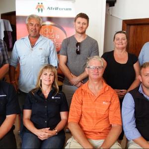 Voor vlnr Thomas van Dalen (Provinsiale koÃ¶rdineerder: Wes-Kaap), Elmarie van Dalen (Voorsitter: Overstrandtak), Mark Collings (De Kelders en voorsitter) en Hugh-Daniel Grobler (Gansbaai). Agter vlnr Cassie Smith (Kleinbaai), Mike Beyl (De Kelders), Johan du Toit (Pearly Beach), BlanchÃ© Groenewald (Gansbaai) en Johan Pieterse (Perle-moenbaai).