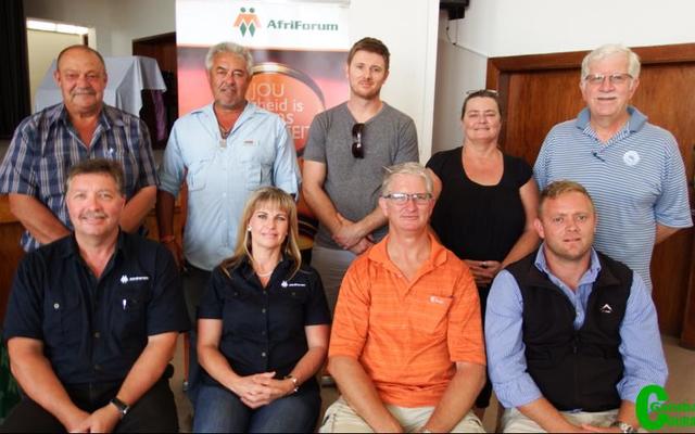 Voor vlnr Thomas van Dalen (Provinsiale koÃ¶rdineerder: Wes-Kaap), Elmarie van Dalen (Voorsitter: Overstrandtak), Mark Collings (De Kelders en voorsitter) en Hugh-Daniel Grobler (Gansbaai). Agter vlnr Cassie Smith (Kleinbaai), Mike Beyl (De Kelders), Johan du Toit (Pearly Beach), BlanchÃ© Groenewald (Gansbaai) en Johan Pieterse (Perle-moenbaai).