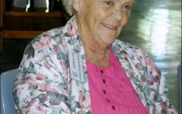 Suster Johanna Fourie van Gansbaai wat diep spore in die gemeenskap van die vroÃ«ere Gansbaai en omgewing getrap het en 14 Februarie op die ouderdom van 86 jaar oorlede is.