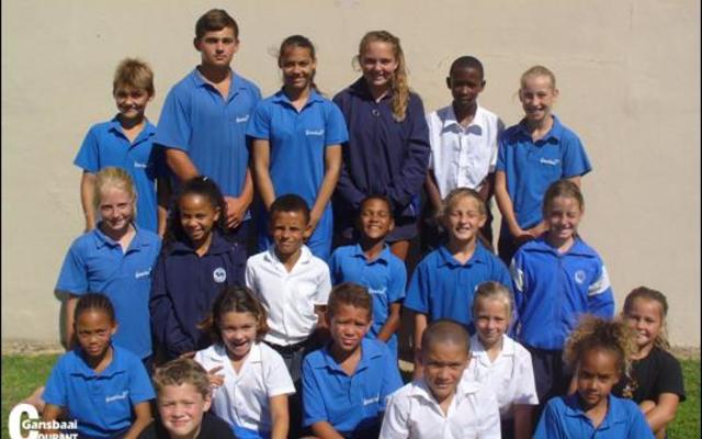 ASLA Atletiekbyeenkoms - Dinsdag, 14 Februarie 2017 in die Strand. Voor van links: Kobus van Staden, EJ Poole en Lara Warren.  2de ry van links: Joy Hans (1ste: 80m), Joani-lee Vos, Jean-Lee Warren, Miela du Toit en Lanika Mostert.  3de ry van links: BlanchÃ© Steynberg, GenÃ© Cornelius, Francois Goosen, Hayward Valentine, Alexa Collins en LeandrÃ© Lourens. Agter van links: Ralph Smit, Veno van Vuuren (3de: Aflos), Jade Joubert, Nadine Groenewald, Jason Snoegella en Karli-Mari Geldenhuys.