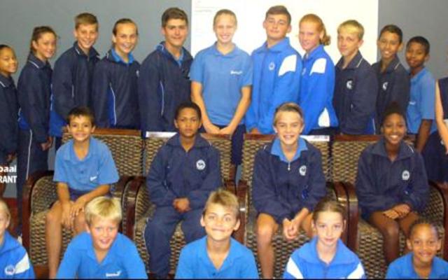 Nog â€˜n groep atlete wat aan die Overberg (Suid-Boland) Atletiek-byeenkoms Saterdag, 18 Februarie 2017 in Grabouw deelgeneem het: Baan Items â€“ voor van links:	JohandrÃ© Wessels, Gideon Scheepers, Ralph Smit, LandrÃ© Lourens en Joy Hans. Middel van links: AndrÃ© Geerdts, Hayward Valentine, Gavin Middleton en Jaydene Pieterse. Agter van links: GenÃ© Cornelius, Megan Kruger, NieldrÃ© Groenewald, Monique Hugo, Charl Eksteen, Kyra van Niekerk, Veno van Vuuren, Nadia Pieterse, AJ Bosch, Tristan Tayob, Leighton October en BlanchÃ© Steynberg.