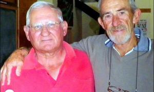 Solly Wessels teken 'n Arend aan