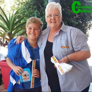  Op die foto is die Graad 4.2 leerders, met Desiree van Zyl op die inlasfoto.Â 