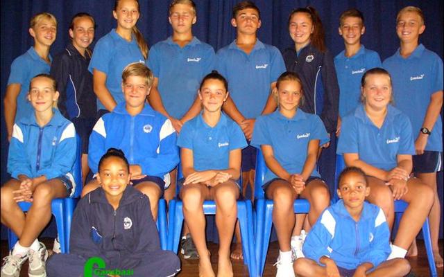 â€˜n Groot span atlete van Laerskool Gansbaai het verlede Saterdag aan die Boland Atletiek-byeenkoms deelgeneem en 2 van hulle is in die Bolandspan opgeneem. Voor is GenÃ© Cornelius (links) en Joy Hans. Middel van links Karli-Mari Geldenhuys, Henning Nowers, Megan Kruger, Nel Stieger en Janka du Toit, en agter van links AJ Bosch, Monique Hugo, Anrie van Niekerk, George Groenewald, Veno van Vuuren, Nadine Groenewald, NieldrÃ© Groenewald en Daniel Hanekom.