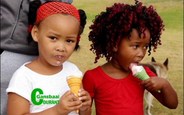 Om met â€˜n roomys beloon te word vir jou deelname was â€˜n groot aanmoediging vir die kleingoed.  Evelynn Damon en Isivile Lose het die sportdag terdeÃ« geniet.