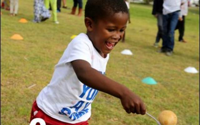 Om hierdie aartappel op die lepel te balanseer en volspoed vorentoe te hardloop is voorwaar â€˜n kuns wat klein Caleb Absolome uitstekend bemeester het.