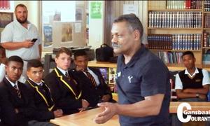 Peter de Villiers met erewag verwelkom