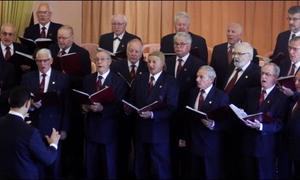 Staande applous vir mannekoor