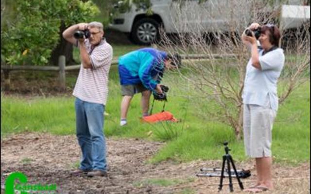 Meer pret as om in die natuur met â€˜n kamera in aksie te wees, kan daar nie vir fotograwe wees wat terselfdertyd ontspanning nodig het nie. Links is Christo Wessels besig om sy stokperdjie uit te leef.