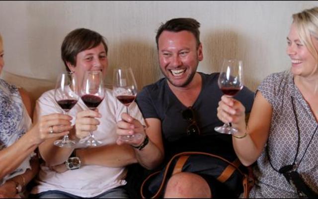 Die vrolike groep Oesfeesgangers is Rennie Gelderbloem, RenÃ© van Niekerk, Eben Rall en Lourah Gelderbloem.  Hulle kuier gereeld in die omgewing en is almal van die Kaap. 