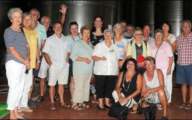 Die gesellige groep van 22 Gansbaai Wynproelede in Cilmor Winery se wynkelders tydens hul wynproetoer na enkele wynkelders tussen Villiersdorp en Worcester. Foto's: Jane Bailey.