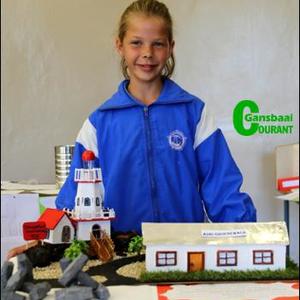 Adri Groenewald het â€˜n hele dorpie ingehandig met dolosse op die voorgrond, die Danger Point Ligtoring en die Strandveld Museum.Â  Sy het Glenda Kitley, bestuurder by die Gansbaai Toerisme kantoor, gekies om â€˜n onderhoud mee te voer.