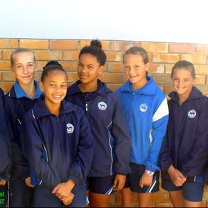 Die o/13 netbalspelers van Laerskool Gansbaai wat aan die Overberg netbalproewe deelneem, is:  Anrie van Niekerk (D), Nadine Groenewald (AV), Monique Hugo (VV) en Cailyn Smit (V)  Die skool is baie trots op die groot getal spelers wat diÃ© prestasie behaal het.