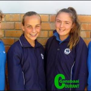 Die o/12 netbalspelers van Laerskool Gansbaai wat vir die Walkerbaai spanne gekies is:  Janka du Toit (D), Megan Kruger (HD), Nadia Jantjies (AV), Karli-Mari Geldenhuys (AV), GenÃ© Cornelius (S), Madelle Swart (VV) en Melanie Burger (V). 