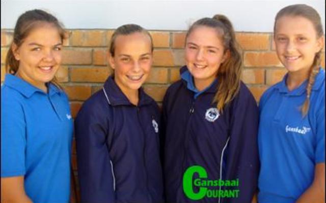 Die o/12 netbalspelers van Laerskool Gansbaai wat vir die Walkerbaai spanne gekies is:  Janka du Toit (D), Megan Kruger (HD), Nadia Jantjies (AV), Karli-Mari Geldenhuys (AV), GenÃ© Cornelius (S), Madelle Swart (VV) en Melanie Burger (V). 