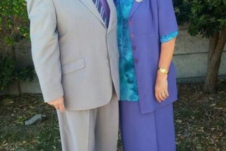 Wyle  â€œMaâ€  Elma Diedericks, â€˜n gebore Gansbaaier, wat op 17  Maart vanjaar oorlede is, staan hier by haar eggenoot, pastoor Chris Diedericks van Herlewing Tent Bediening.