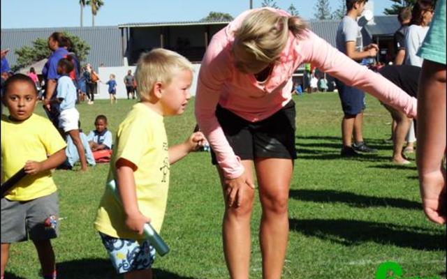 â€œNee, ek wil nie my stokkie vir hom gee nie, ek wil self daarmee hardloop!â€, tydens â€˜n aflos-item.