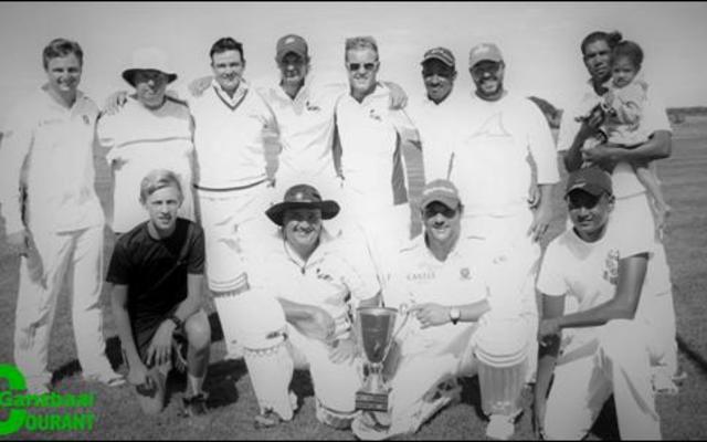 Die Gansbaai-span wat Sondag sy liga gewen het.  Agter van links:  Jonathan Doyle, Heinrich Vermeulen, Corrie Avenant, Christo Swart, Dirk Adriaan, Melvin Tobias, Emile Julies en Gershwin Dawids.  Voor:  Conrad Geldenhuys, Theuns Otto, Andre Hage en Rulf Veno.