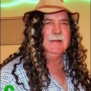 Danie Fourie is tans die voorloper manskampioen van die Birkenhead Boothengelklub en het beslis nie hierdie haredos en hoed tydens hul suksesvolle hengeldag op gehad nie.